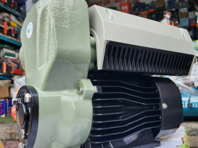 may-bom-tang-ap-bien-tan-shirai-ir-220ap-giai-phap-cap-nuoc-manh-me-em-ai-cho-moi-to-am