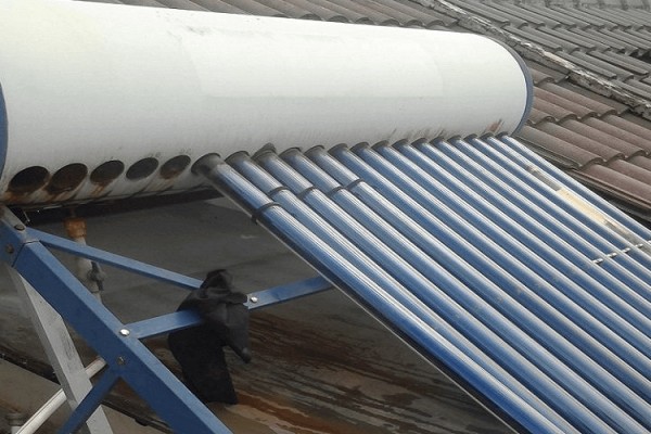 Bạn đang tìm thợ thay ống thủy tinh máy năng lượng mặt trời TPHCM?