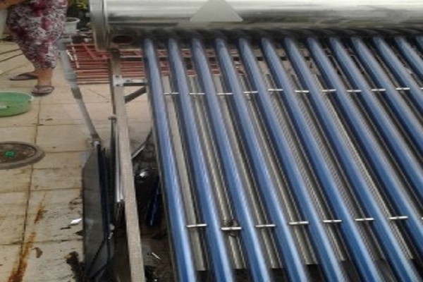 Hướng dẫn vệ sinh máy nước nóng năng lượng mặt trời