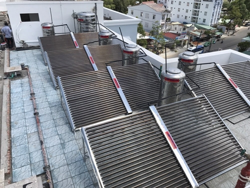 máy năng lượng mặt trời nước nóng